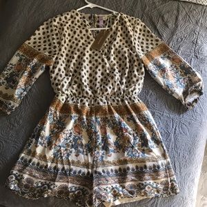 NWT Francesca’s long sleeve patterned romper.